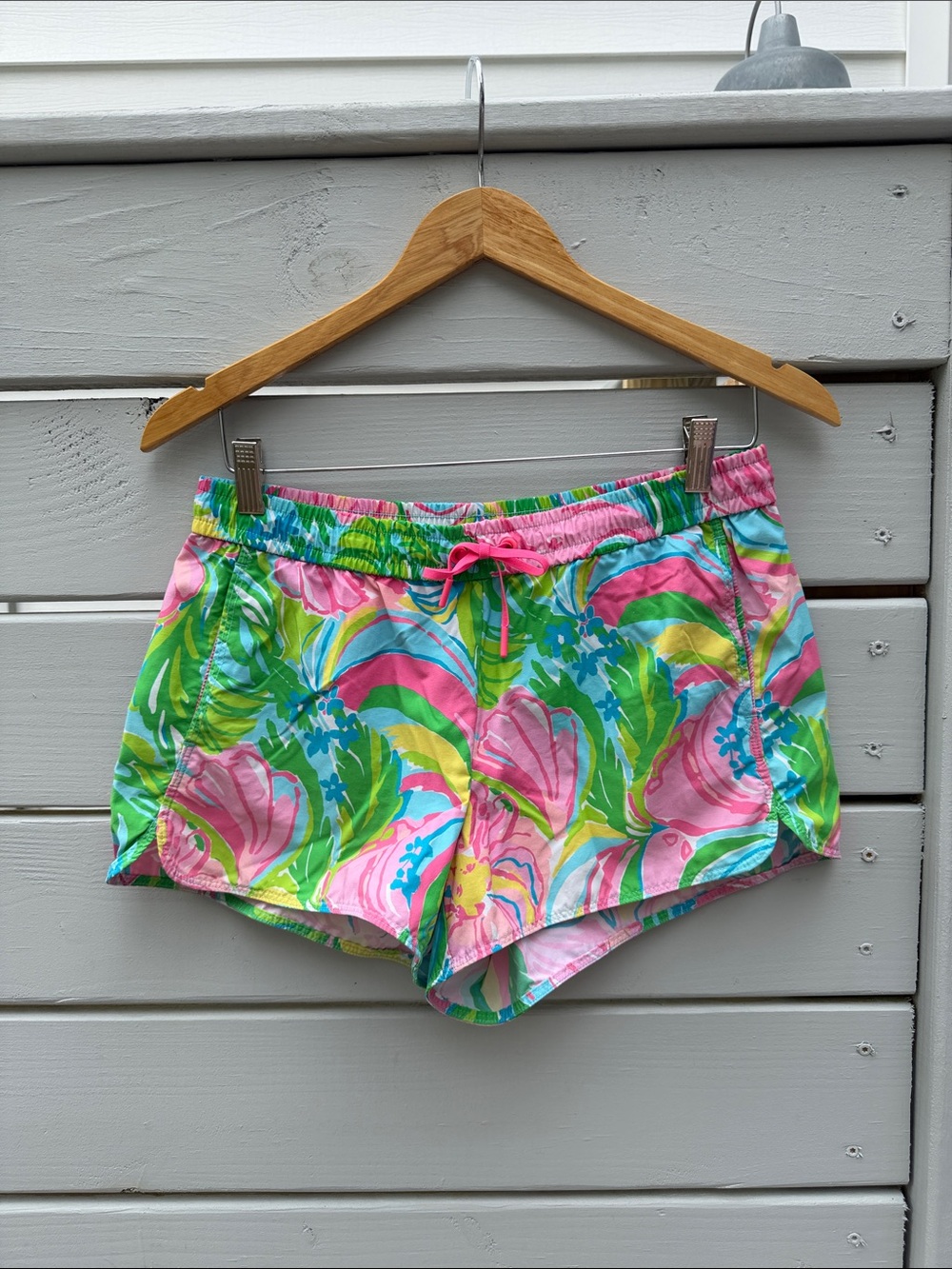 Lilly Pulitzer Vibrant Floral athletic Shorts - Pink, Green, Blue